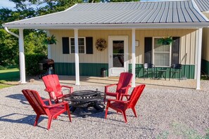 Terrace/patio - Clifford's Country Cottage (Bonne Terre)