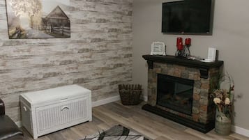TV, fireplace