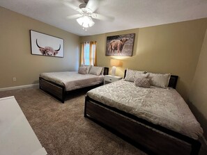 3 slaapkamers, een strijkplank/strijkijzer, wifi, beddengoed