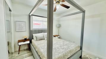 5 bedrooms, iron/ironing board, WiFi, bed sheets