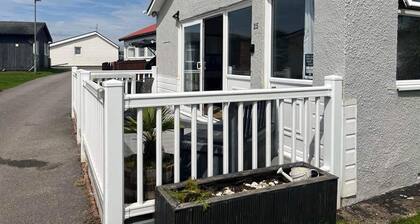 Seasideescape-2br-sleeps4-parking-petsok-fireplace