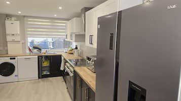 Nhà | Bếp riêng | Tủ lạnh, lò vi sóng, lò nướng, bếp nấu