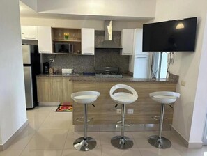 Micro-ondes, four, plaque de cuisson, cafetière/bouilloire