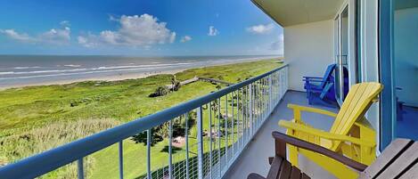 Condo (3 Bedrooms) | Front of property