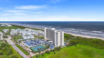 Condo (3 Bedrooms) | Property amenity