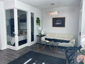 Interior - Stylish 3-bed Toronto Waterfront Suite. 15 minutes from Union Station (Toronto)