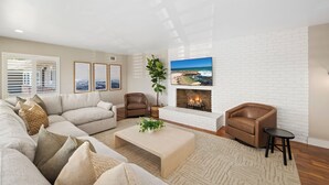 Smart TV, video games, table tennis, books - Mt. Helix Resort + Heated Pool/Spa, Pickleball, Game and Movie Room, Amenities! (La Mesa)