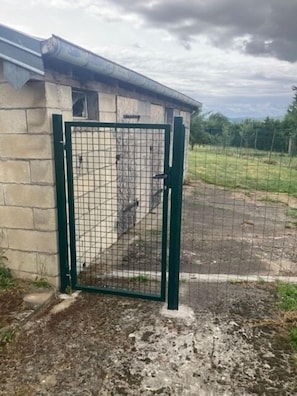 Enceinte de lâhĂ©bergement