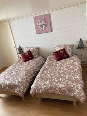 3 bedrooms, iron/ironing board, free WiFi, bed sheets - Ancienne Ferme Rénovée à 5 Minutes de Vesoul Avec Salle de jeu (Pusy-et-Épenoux)