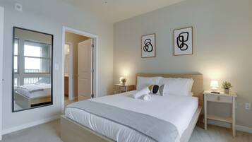 Apartemen Deluks, 1 Tempat Tidur Queen dengan tempat tidur Sofa, Bebas Asap Rokok, pemandangan taman | 1 kamar tidur, seprai premium, dan tirai kedap cahaya