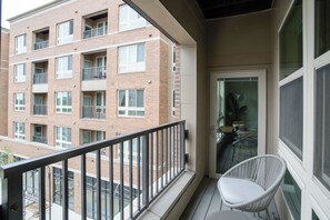 Deluxe-Apartment, 1 Queen-Bett und Schlafsofa, Nichtraucher, Parkblick | Balkon