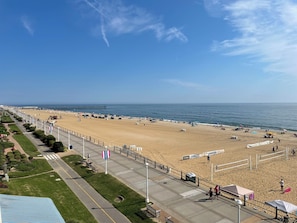 På stranden
