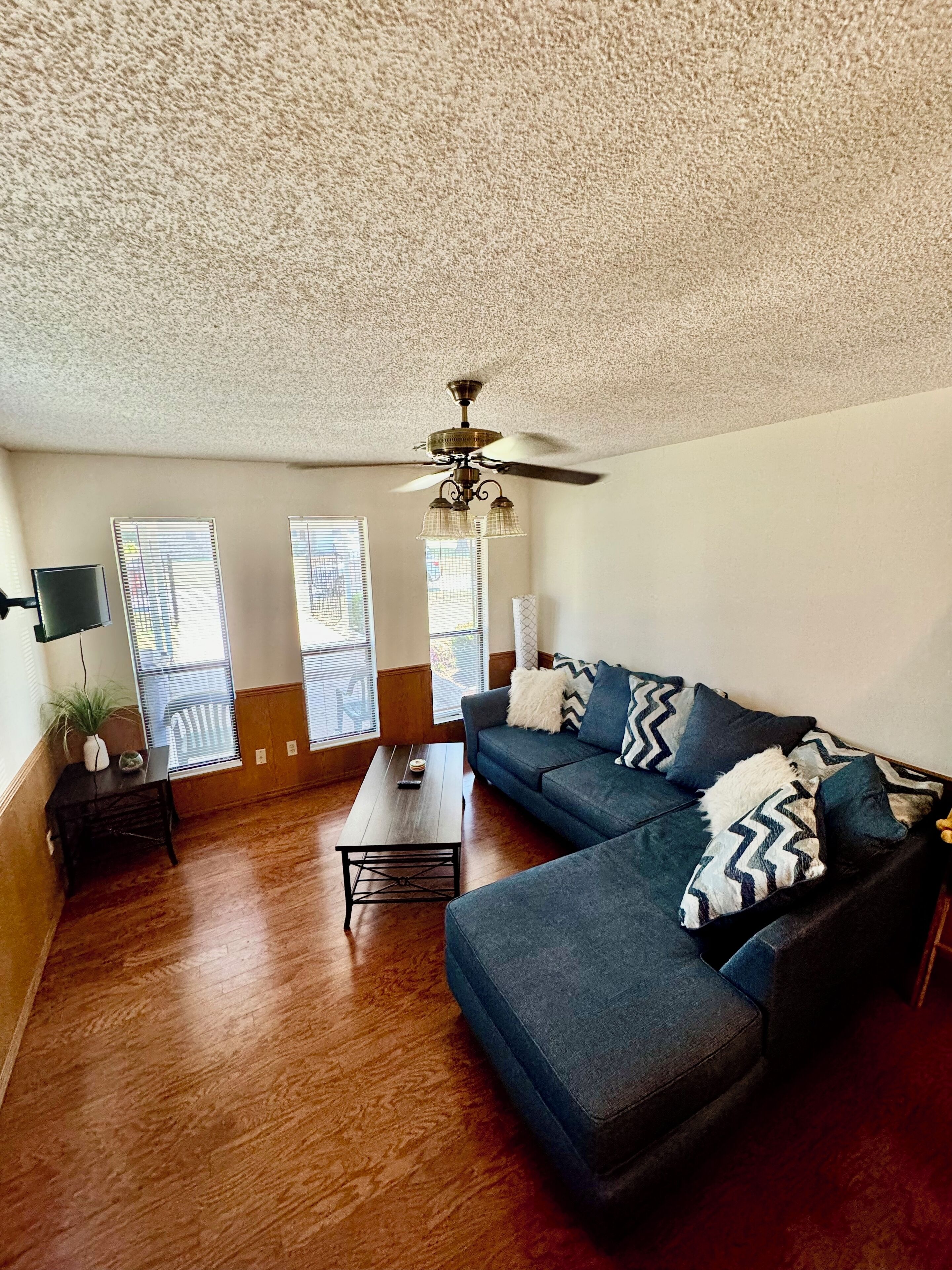 Two Living Rooms,Huge Backyard, Waterpark