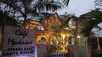 Mặt tiền nơi lưu trú