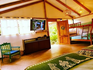 Chambre Familiale, vue jardin | 1 chambre, décoration personnalisée, Wi-Fi gratuit