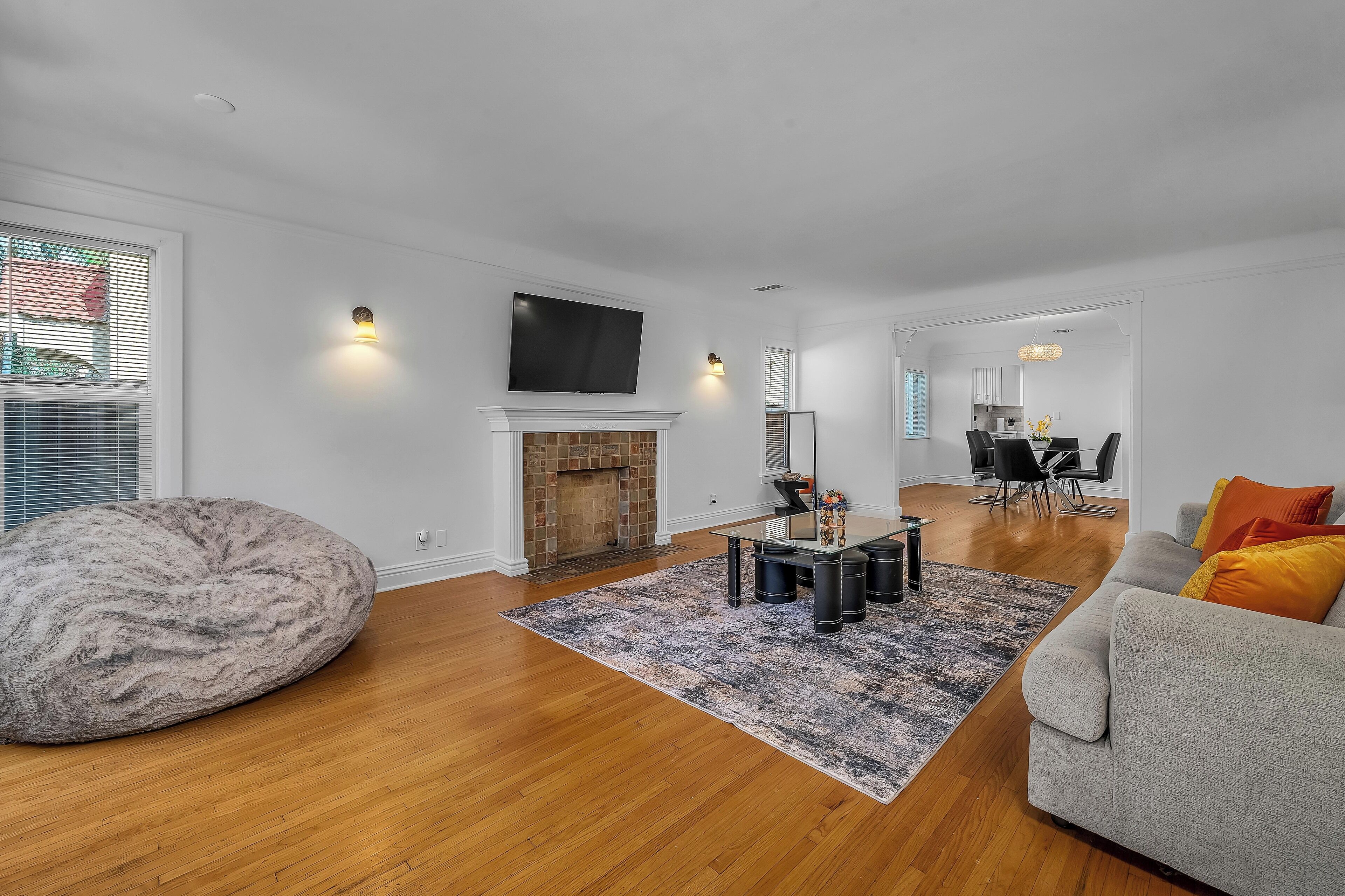 Spacious Chic Two Level House With 2-Bedrooms & Office  By West Hollywood Area