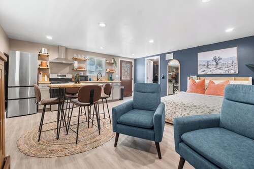 Boho Chic - DT Visalia/W Modern Art Flair