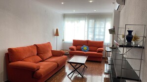 Apartment | Living area - Sunny Valencia Apartment With 2 Bedrooms (Valencia)