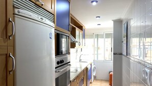Apartment | Private kitchen | Fridge, microwave, oven, stovetop - Sunny Valencia Apartment With 2 Bedrooms (Valencia)
