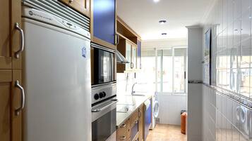 Căn hộ | Bếp riêng | Tủ lạnh, lò vi sóng, lò nướng, bếp nấu