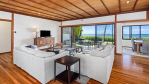 Smart TV, ping pong - Beachfront & Short Drive to Waikiki (Honolulu)
