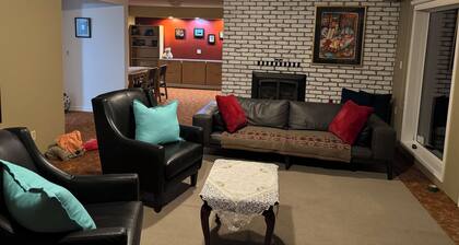 Cozy 1-bedroom apartment with WiFi, AC in pleasant Penticton