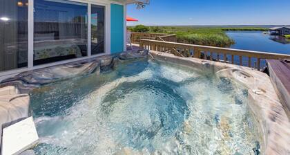 Back Bay Dog- Pool, Hot Tub, Bay, Sleeps 13