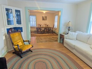 Living area - Spacious & Cozy Ground Floor 2/3 Bed private suite (Shelburne Falls)