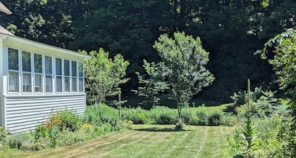 Spacious & Cozy Ground Floor 2/3 Bed private suite