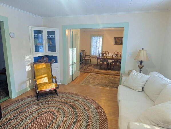 Living area - Spacious & Cozy Ground Floor 2/3 Bed private suite (Shelburne Falls)