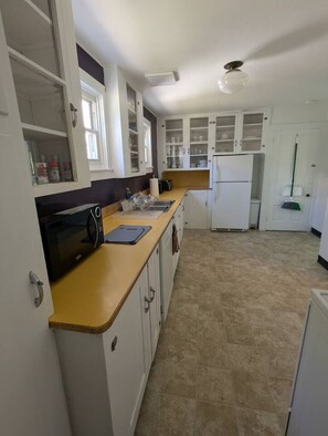Fridge, microwave, oven, dishwasher - Spacious & Cozy Ground Floor 2/3 Bed private suite (Shelburne Falls)