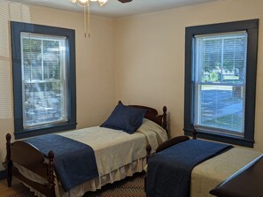 3 bedrooms, desk, iron/ironing board, travel cot