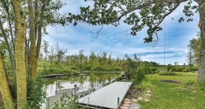 Charming Reading Home w/ Lake Views & Private Dock