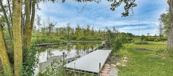Charming Reading Home w/ Lake Views & Private Dock