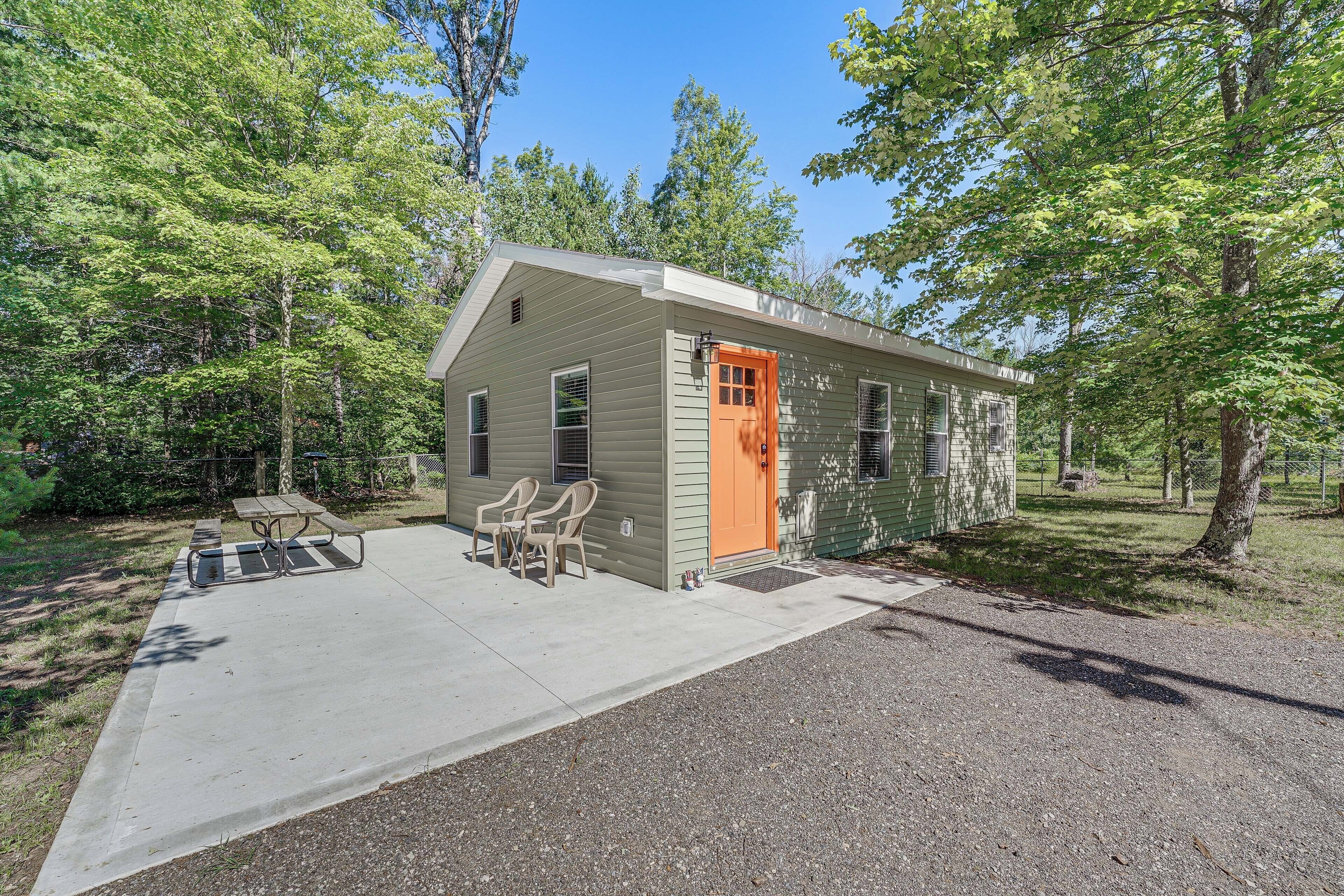 Pet-Friendly Idlewild Cabin w/ Fire Pit + Patio!