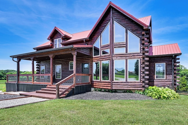 Brownsville Vacation Rental | 4BR | 3.5BA | 2,100 Sq Ft | Stairs Required