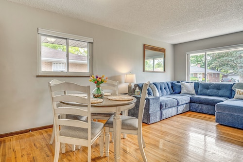7 Mi to Downtown Columbus: Family Getaway w/ Yard