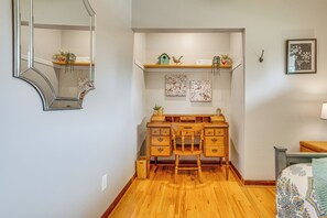 3 Schlafzimmer, Schreibtisch, Bügeleisen/Bügelbrett, WLAN