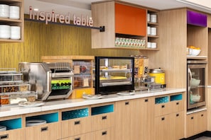 Café da manhã com buffet grátis todos os dias
