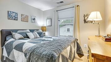 3 bedrooms, desk, iron/ironing board, WiFi