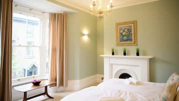 5 bedrooms, iron/ironing board, free WiFi, bed sheets