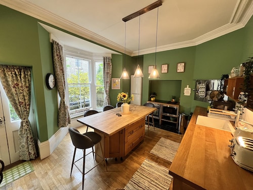 Buxton Bliss - Spacious 5 Bedroom House