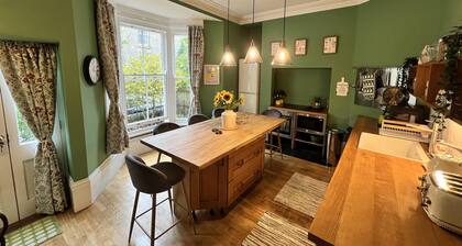 Buxton Bliss - Spacious 5 Bedroom House