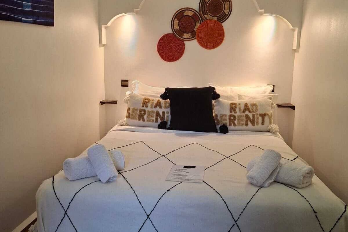 Comfort Double Room | Pillowtop beds, in-room safe, iron/ironing board, free WiFi