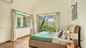 A bedroom with a bed, curtains, a window, and a ceiling fan. - 3bhk Villa w Private Pool Assagao Villa C Leste (Parra)