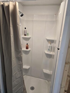 淋浴设施、毛巾