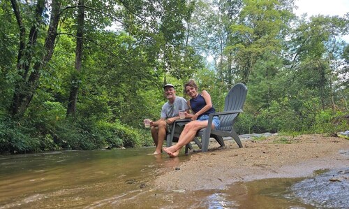 Cozy Warm Creekside Escape w/ WiFi & Hot Shower