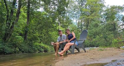 Cozy Warm Creekside Escape w/ WiFi & Hot Shower