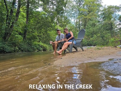 Cozy Warm Creekside Escape w/ WiFi & Hot Shower