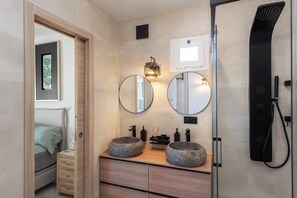 4 quartos, escrivaninha, Wi-Fi, roupa de cama
